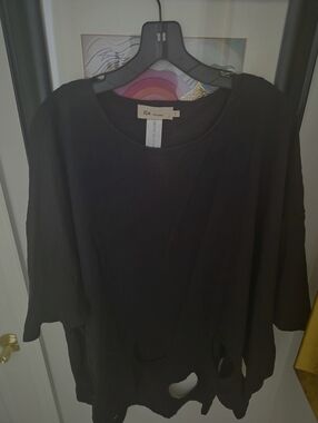 Zen Cheyanne  Black  Crewneck Hole-Accent Tunic. XL